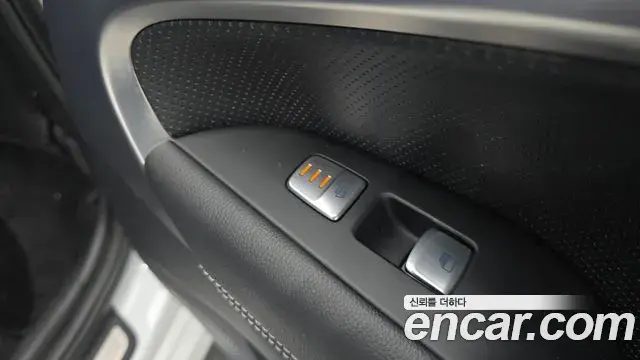 Genesis G70 2019 — Photo 8/35