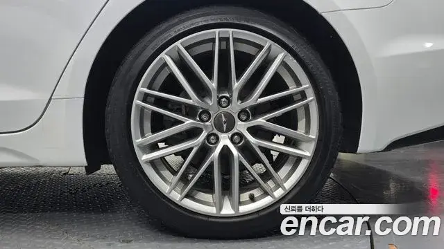 Genesis G70 2019 — Photo 12/35