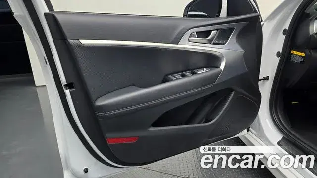 Genesis G70 2019 — Photo 19/35