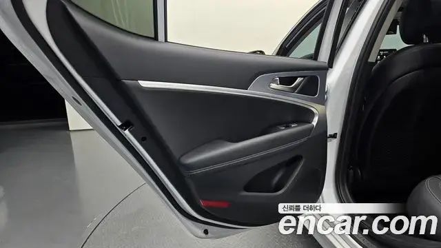 Genesis G70 2019 — Photo 28/35