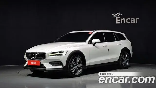 Volvo V60 Cross Country 2021 — ფოტო 32/33