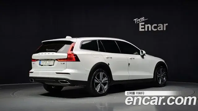 Volvo V60 Cross Country 2021 — ფოტო 33/33