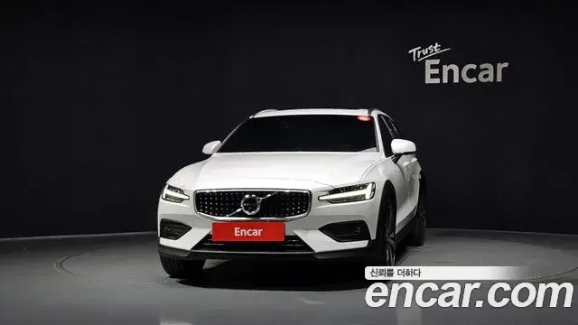 Volvo V60 Cross Country 2021 — ფოტო 6/33