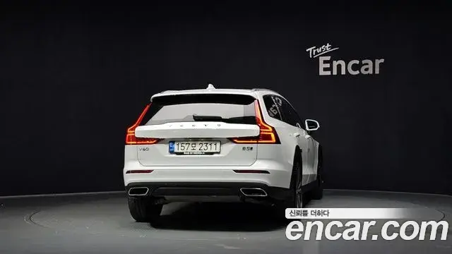 Volvo V60 Cross Country 2021 — ფოტო 19/33