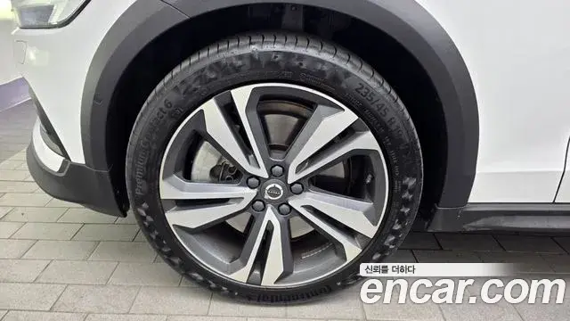Volvo V60 Cross Country 2021 — ფოტო 13/33
