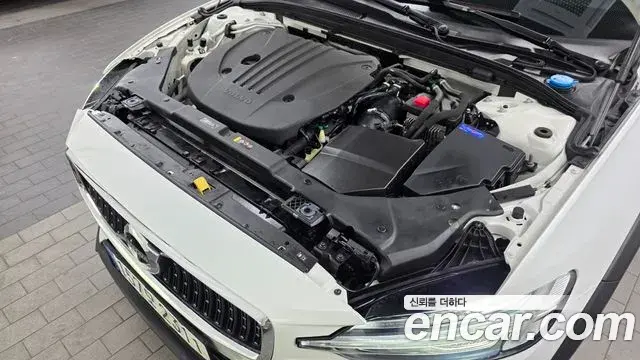 Volvo V60 Cross Country 2021 — ფოტო 11/33