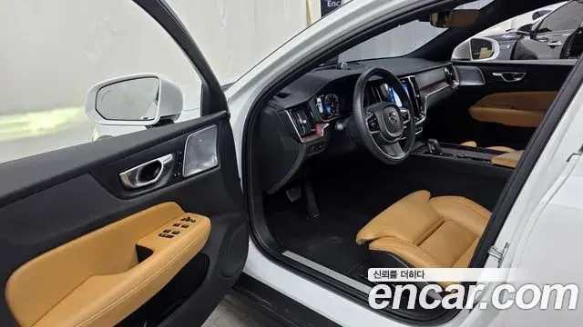 Volvo V60 Cross Country 2021 — ფოტო 10/33