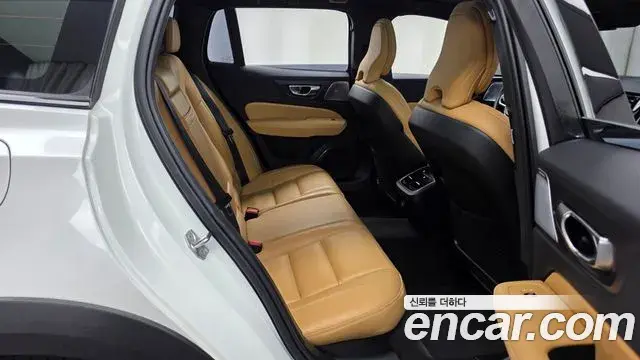 Volvo V60 Cross Country 2021 — ფოტო 22/33
