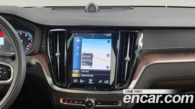 Volvo V60 Cross Country 2021 — ფოტო 21/33