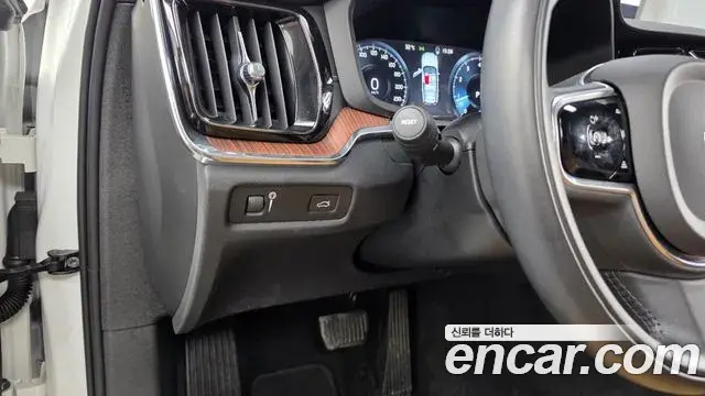 Volvo V60 Cross Country 2021 — ფოტო 14/33
