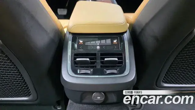 Volvo V60 Cross Country 2021 — ფოტო 29/33