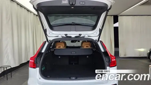 Volvo V60 Cross Country 2021 — ფოტო 20/33