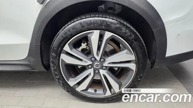 Volvo V60 Cross Country 2021 — ფოტო 18/33