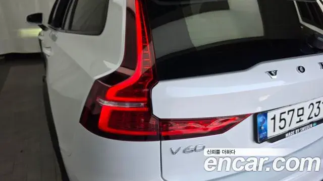 Volvo V60 Cross Country 2021 — ფოტო 27/33
