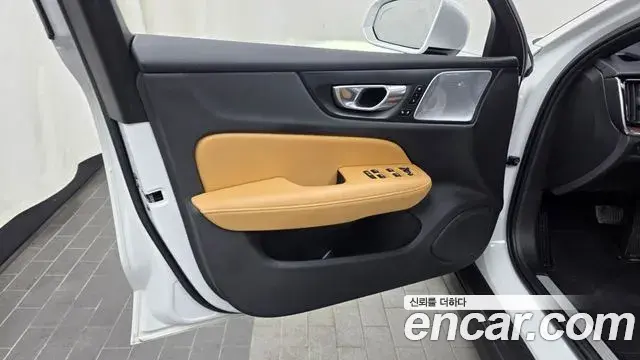 Volvo V60 Cross Country 2021 — ფოტო 8/33