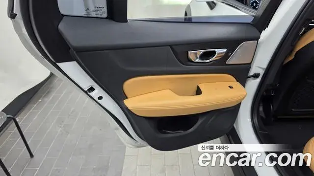 Volvo V60 Cross Country 2021 — ფოტო 2/33