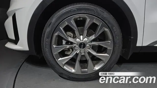 Kia Sorento 2023 — Фото 5/20
