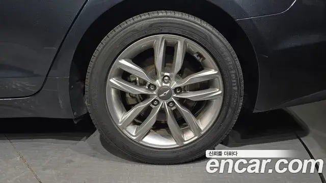 Genesis G70 2018 — ფოტო 20/32