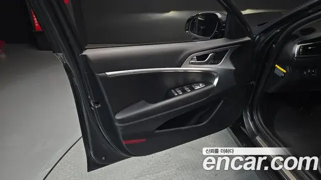 Genesis G70 2018 — ფოტო 8/32