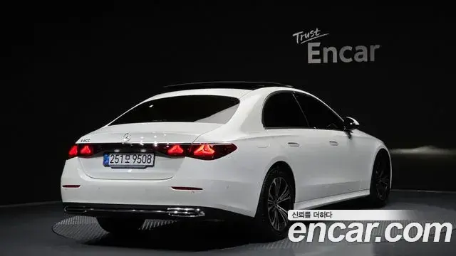 Mercedes-Benz E-Class 2025 — Фото 1/20