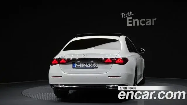 Mercedes-Benz E-Class 2025 — Фото 3/20