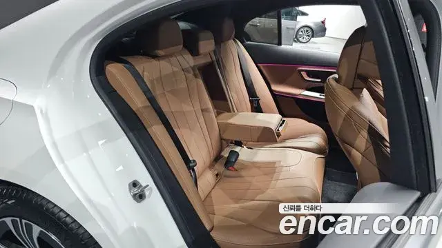 Mercedes-Benz E-Class 2025 — Фото 10/20
