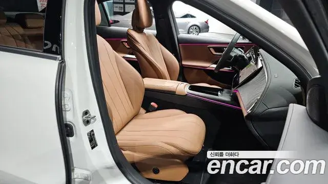 Mercedes-Benz E-Class 2025 — Фото 11/20