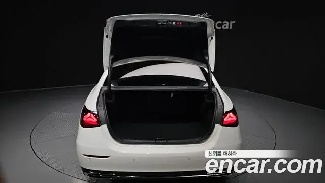 Mercedes-Benz E-Class 2025 — Фото 19/20