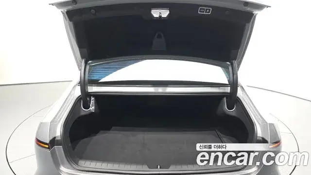 Hyundai Grandeur Hybrid 2023 — ფოტო 18/31