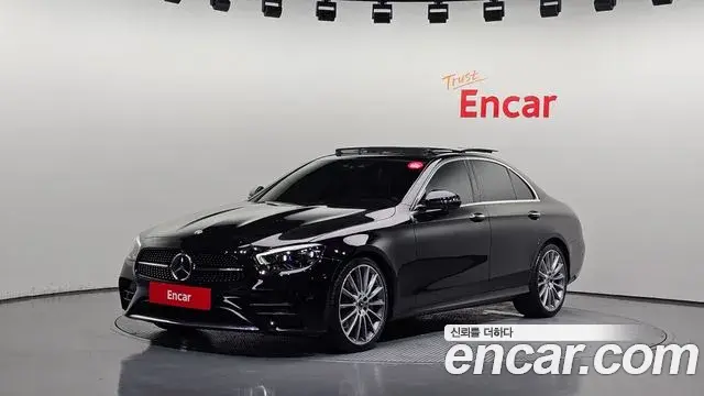 Mercedes-Benz E-Class 2022 — Фото 1/20