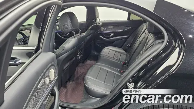 Mercedes-Benz E-Class 2022 — Фото 11/20