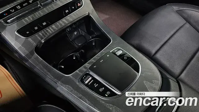 Mercedes-Benz E-Class 2022 — Фото 17/20