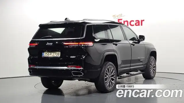 Jeep Grand Cherokee 2022 — Фото 2/20