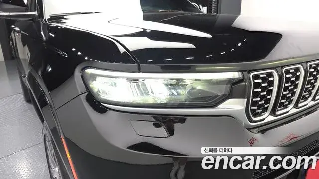 Jeep Grand Cherokee 2022 — ფოტო 21/33