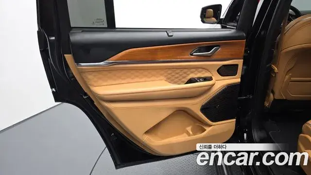 Jeep Grand Cherokee 2022 — ფოტო 3/33