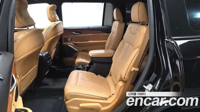 Jeep Grand Cherokee 2022 — ფოტო 7/33