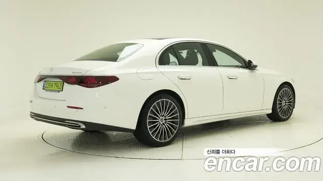Mercedes-Benz E-Class 2025 — ფოტო 13/17