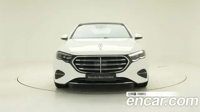 Mercedes-Benz E-Class 2025 — ფოტო 14/17
