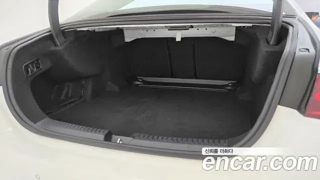 Mercedes-Benz E-Class 2025 — ფოტო 12/17