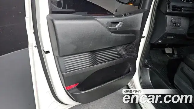 Hyundai Staria 2022 — ფოტო 3/30