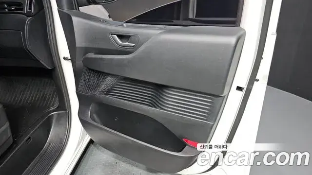 Hyundai Staria 2022 — ფოტო 4/30
