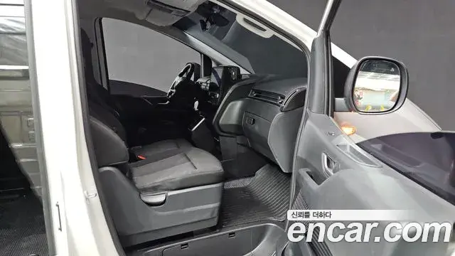 Hyundai Staria 2022 — ფოტო 26/30
