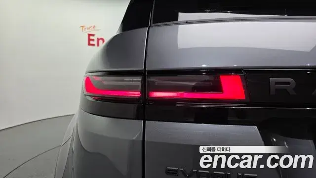 Land Rover Range Rover Evoque 2026 — Фото 19/20