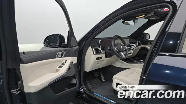 BMW X5 2025 — ფოტო 28/33