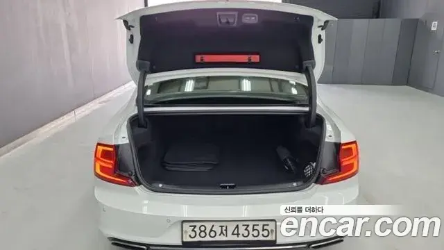 Volvo S90 2020 — ფოტო 4/18