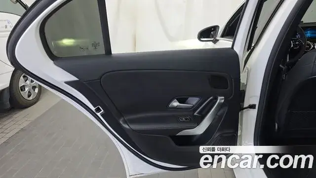 Mercedes-Benz A-Class 2021 — ფოტო 4/30