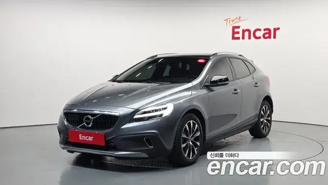 Volvo V40 Cross Country 2019 — ფოტო 18/31