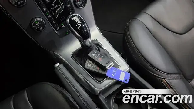 Volvo V40 Cross Country 2019 — ფოტო 21/31