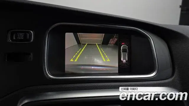 Volvo V40 Cross Country 2019 — ფოტო 30/31