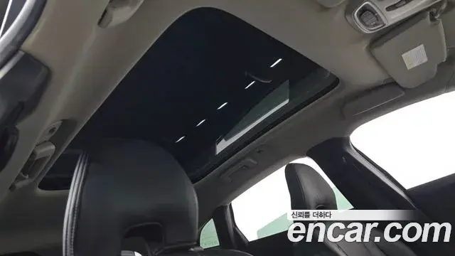 Volvo V40 Cross Country 2019 — ფოტო 25/31